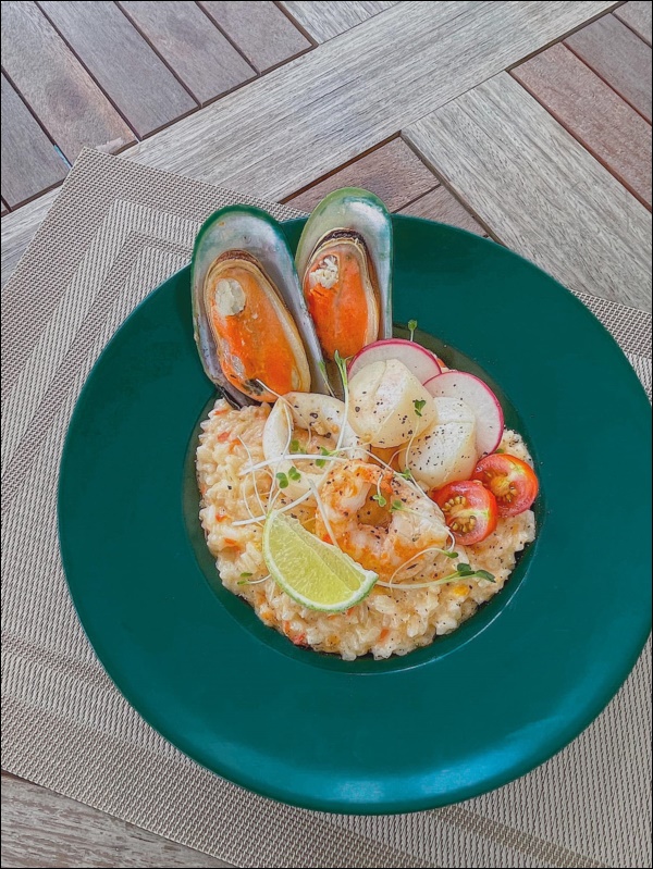 Ở nhà tránh dịch làm đầu bếp, Lan Khuê trổ tài đủ các món Á, Âu, không chỉ ngon mà còn đẹp mắt như ngoài hàng-7