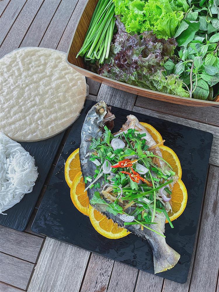 Ở nhà tránh dịch làm đầu bếp, Lan Khuê trổ tài đủ các món Á, Âu, không chỉ ngon mà còn đẹp mắt như ngoài hàng-4