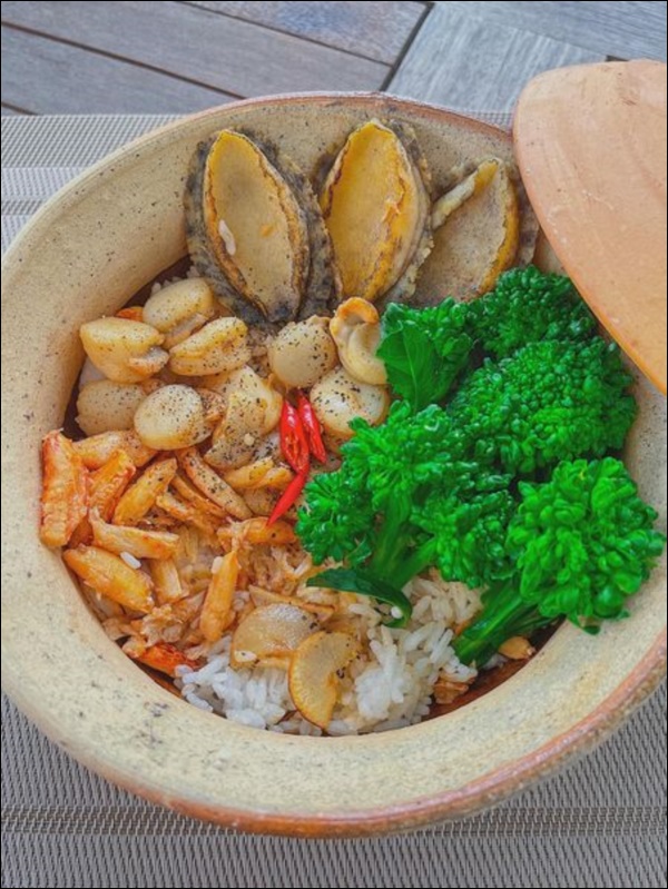 Ở nhà tránh dịch làm đầu bếp, Lan Khuê trổ tài đủ các món Á, Âu, không chỉ ngon mà còn đẹp mắt như ngoài hàng-12
