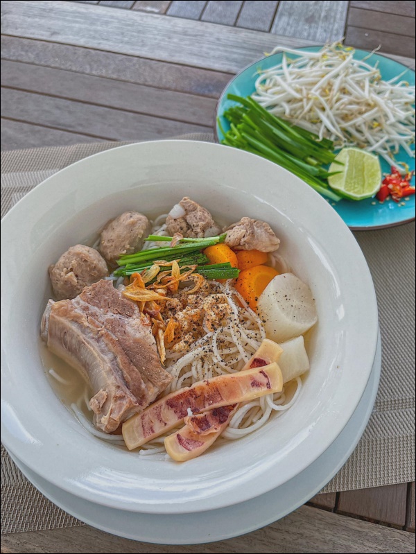 Ở nhà tránh dịch làm đầu bếp, Lan Khuê trổ tài đủ các món Á, Âu, không chỉ ngon mà còn đẹp mắt như ngoài hàng-10