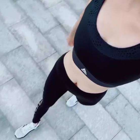 Không từ bỏ việc khoe body dù bị chỉ trích, Lệ Quyên tiếp tục dằn mặt anti-fan-3