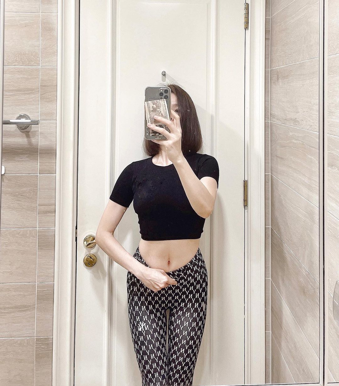 Không từ bỏ việc khoe body dù bị chỉ trích, Lệ Quyên tiếp tục dằn mặt anti-fan-2