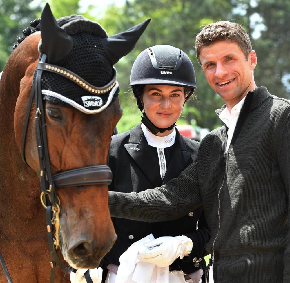 Cưới vợ không phải dạng vừa, siêu sao thế giới rắc rối vì mớ bòng bong cô&nbsp;gây ra, liên quan đến người đàn ông khác-8