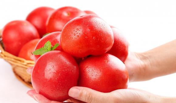 Khi mua cà chua, không biết cách, hãy nhìn 3 nơi để chọn được cà chua ngọt, mọng nước và nhiều thịt-1