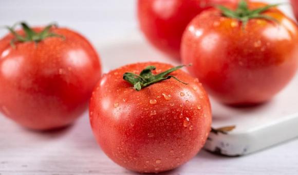 Khi mua cà chua, không biết cách, hãy nhìn 3 nơi để chọn được cà chua ngọt, mọng nước và nhiều thịt-3