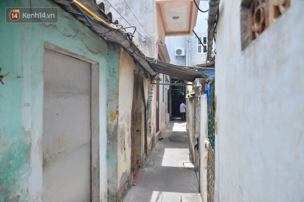 Người đàn ông đi xe đạp kể lại khoảnh khắc cứu sống bé gái rơi từ tầng 2: Giây phút cứu cháu bé, tôi đã coi cháu là con mình-3