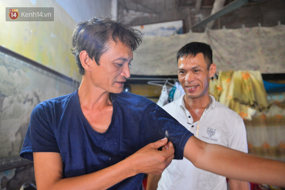 Người đàn ông đi xe đạp kể lại khoảnh khắc cứu sống bé gái rơi từ tầng 2: Giây phút cứu cháu bé, tôi đã coi cháu là con mình-6