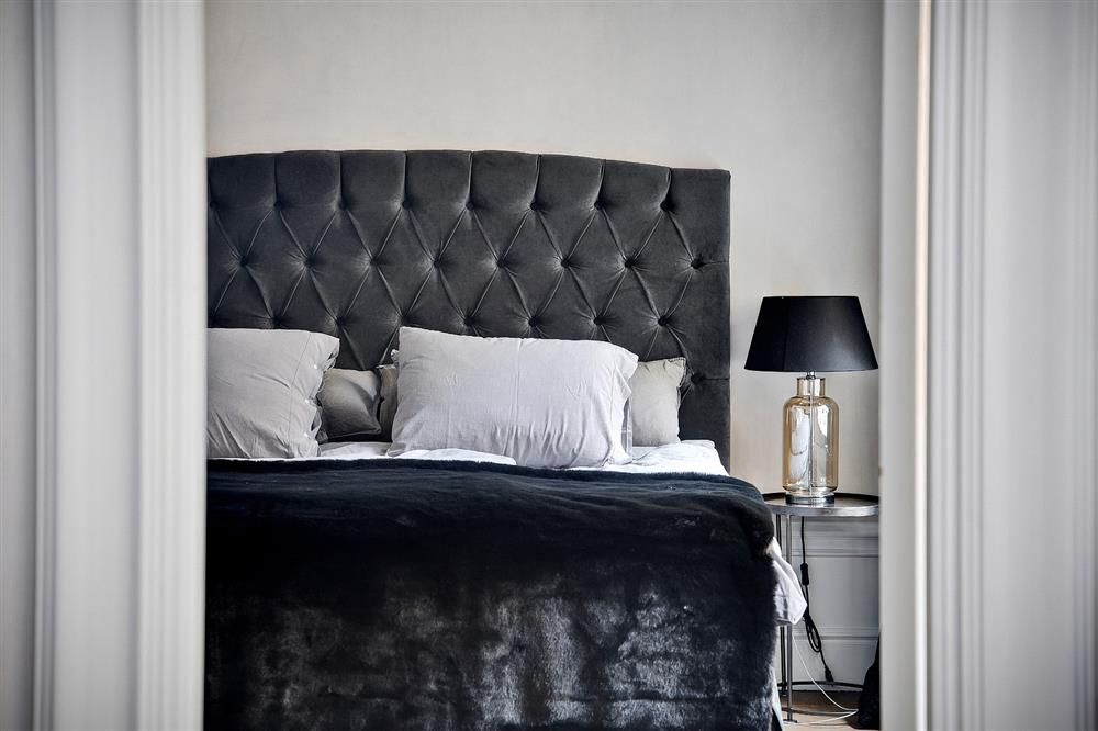 Căn hộ 72m² gây thương nhớ với cách sử dụng màu tương phản đầy ấn tượng-12