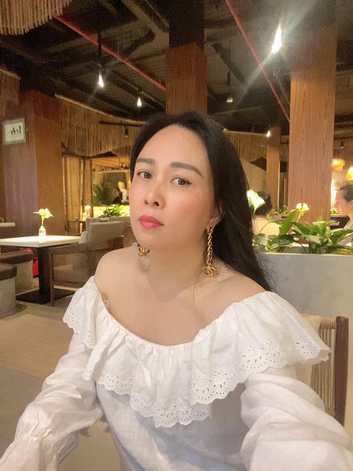 Công thức diện áo trễ vai giúp nhan sắc Phượng Chanel thăng hạng: Chỉ cần tiết chế một món đồ thôi là khác ngay!-1