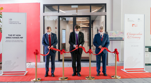 BUV đón Quốc vụ Khanh phụ trách Chính sách thương mại Vương quốc Anh-2