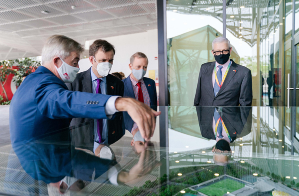 BUV đón Quốc vụ Khanh phụ trách Chính sách thương mại Vương quốc Anh-1