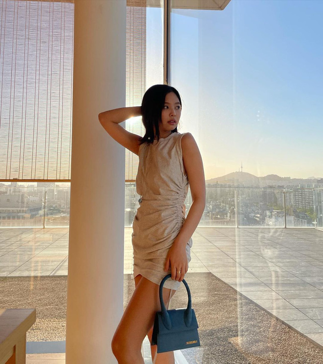 Jennie bùng nổ sự xinh đẹp dù trang điểm kiểu suy nhược, mặc váy hơi giống... giẻ lau-3