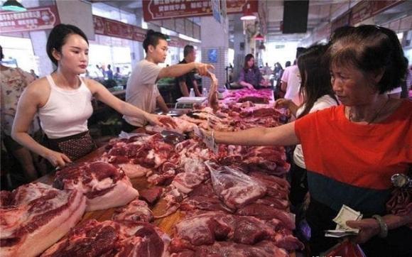 Tại sao người bán thịt không ngừng dùng giẻ để lau thịt lợn?-2