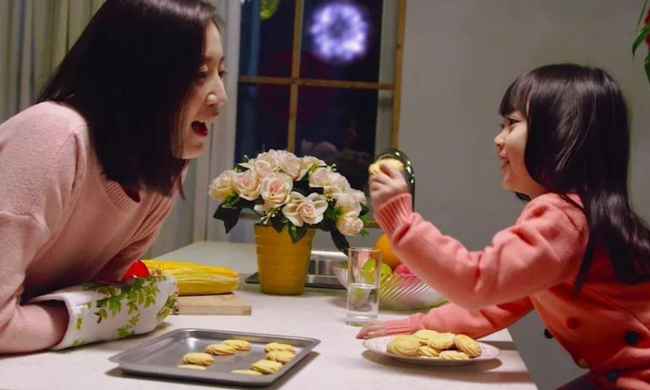 Bức ảnh ăn uống bình thường đang gây tranh cãi: Sự khác biệt rõ ràng giữa bà mẹ thiếu thông minh và bà mẹ giàu trí tuệ-4
