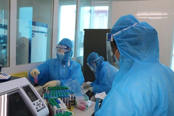 Bé trai 5 tuổi ở Hà Tĩnh dương tính với SARS-CoV-2-1