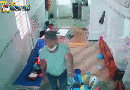 Đang chuẩn bị hành sự, tên trộm bị dọa mất vía bởi giọng nói bí ẩn vang lên giữa ngôi nhà không người, quay xe gấp-1