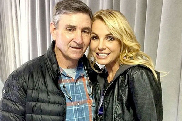 Sự thật phẫn nộ về vụ Britney Spears nhốt con trai trong phòng tắm, luật sư huy động cả trực thăng, cảnh sát đến bắt khẩn cấp-4