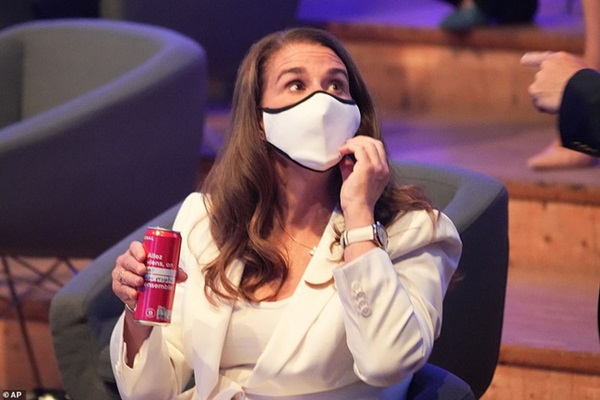 Vợ cũ tỷ phú Bill Gates lần đầu lộ diện sau ly hôn, thể hiện thái độ dứt tình với chồng cũ qua một chi tiết-3