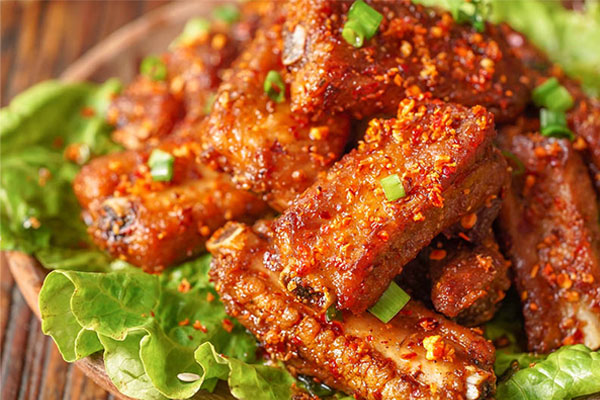 Để sườn heo chiên muối tỏi thơm nức mũi, nhất định phải tẩm ướp cách đặc biệt này-1