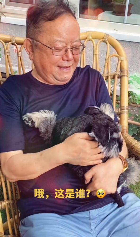 Cuộc sống ngỡ ngàng của Hoà Thân Vương Cương tuổi 73: Gia sản ngàn tỷ, vợ kém 20 tuổi tiêu 3,5 tỷ đồng/tháng-2