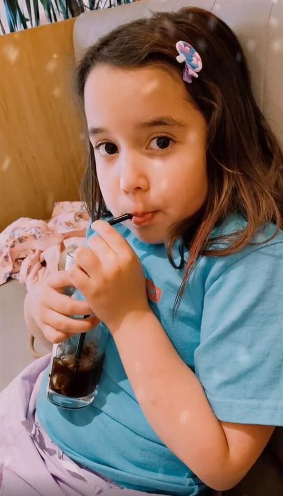 Cuộc sống ngỡ ngàng của Hoà Thân Vương Cương tuổi 73: Gia sản ngàn tỷ, vợ kém 20 tuổi tiêu 3,5 tỷ đồng/tháng-3