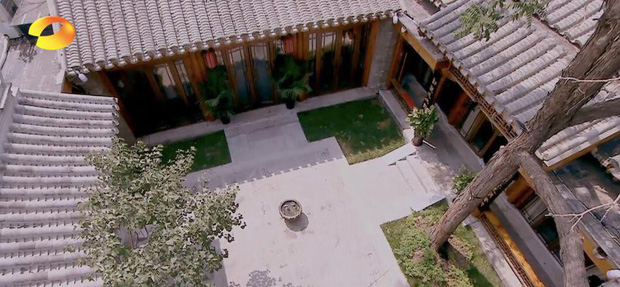 Cuộc sống ngỡ ngàng của Hoà Thân Vương Cương tuổi 73: Gia sản ngàn tỷ, vợ kém 20 tuổi tiêu 3,5 tỷ đồng/tháng-7