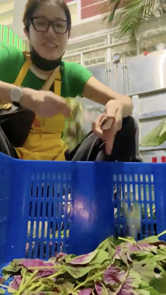 Phẫn nộ Trang Trần dùng fanpage của chùa để đáp trả tay đôi với netizen, lời lẽ kém duyên gây tranh cãi nảy lửa-2