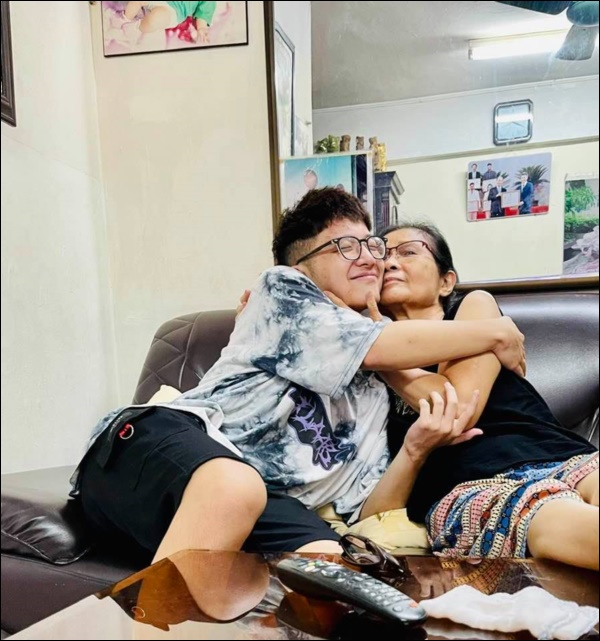 Chia tay Công Lý, Thảo Vân vẫn giữ quan hệ tốt với nhà chồng cũ, nhìn cách cô dạy con trai cư xử mà phục-4