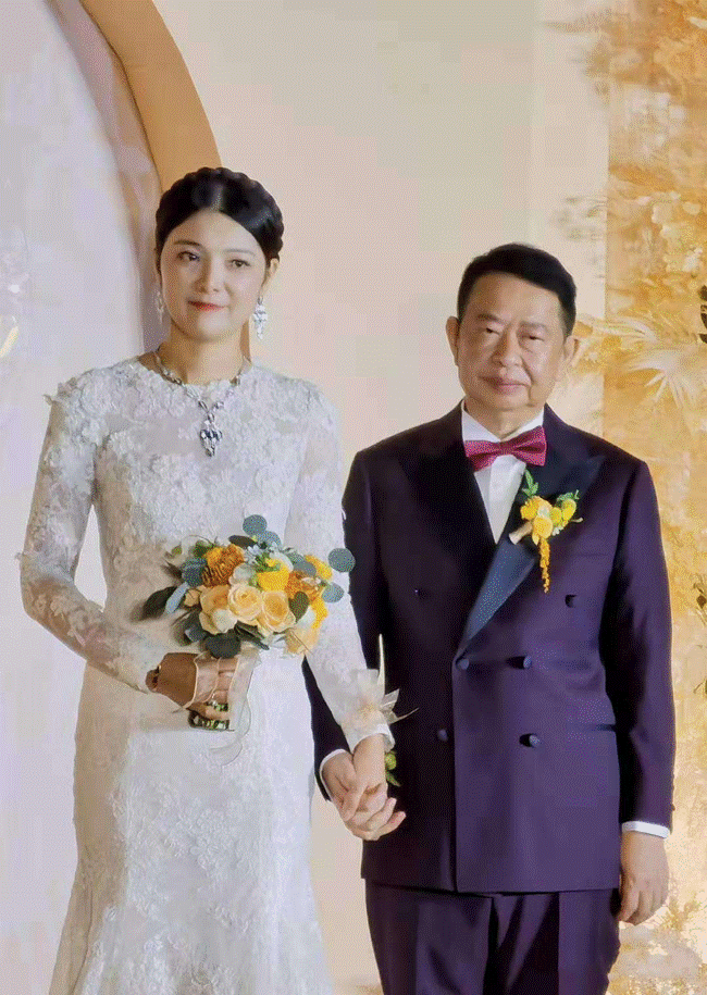 Vợ mất, chồng tỷ phú U70 tuyên bố kiếp sau vẫn là vợ chồng, chưa đầy 2 năm cưới luôn mĩ nhân trẻ, cô dâu tiết lộ gây sốc-5