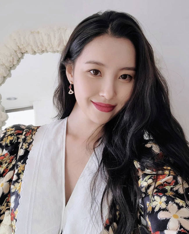 Kỷ lục đụng hàng: Một mẫu váy hoa có tới 6 nàng đẹp diện, Yoona bất ngờ thua một mỹ nhân Hoa ngữ-9