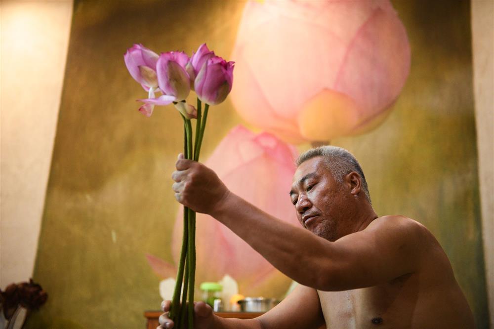 Chủ đầm sen hồ Tây bán hàng nghìn bông mỗi ngày-8