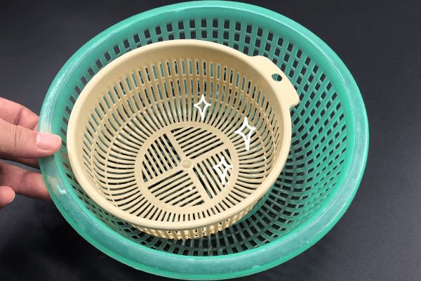 Rổ rau dù bẩn đến đâu chỉ cần ngâm với thứ này trong 5 phút là sẽ sạch như mới mà không cần phải cọ rửa-5