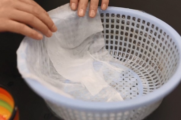 Rổ rau dù bẩn đến đâu&nbsp;chỉ cần ngâm với thứ này trong 5 phút là sẽ sạch như mới mà không cần phải cọ rửa-8