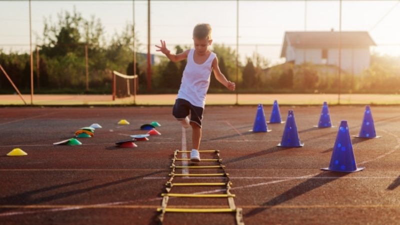 Đứa trẻ chơi điện thoại hàng ngày và những đứa trẻ không chơi, sự khác biệt rõ rệt khi lớn lên mà cha mẹ cần phải nắm rõ-5
