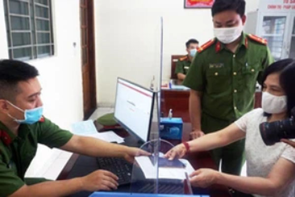 NÓNG: 9 ô tô tải, xe con đâm liên hoàn trên quốc lộ-7