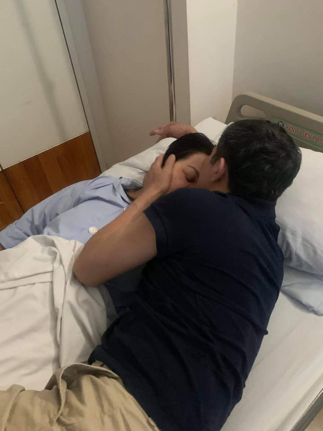 Cô gái chia sẻ chuyện tình của bố mẹ cùng khoảnh khắc mẹ nằm trên giường bệnh gây xúc động: Đi làm về việc đầu tiên của bố làm là đi tìm vợ-1