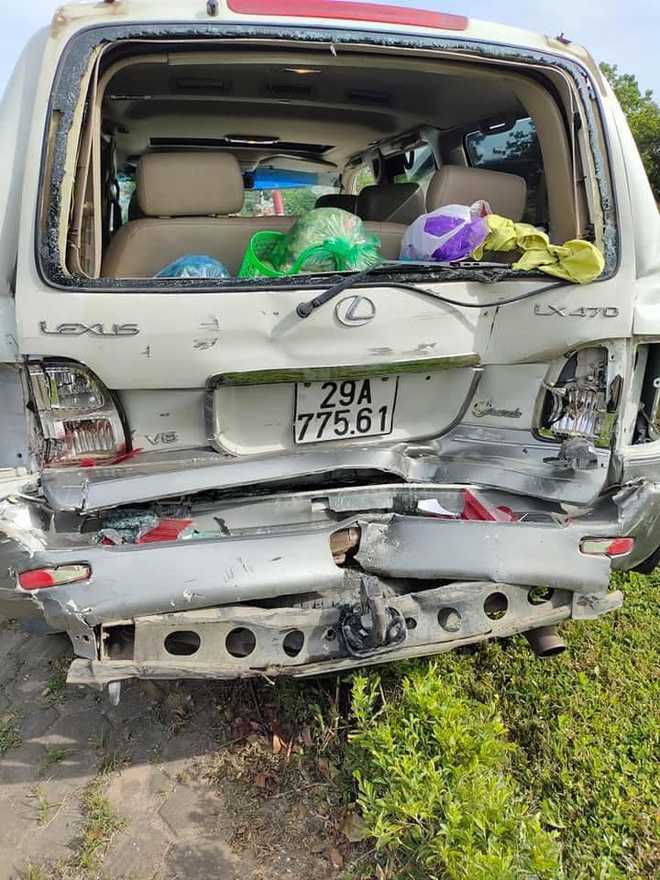 NÓNG: 9 ô tô tải, xe con đâm liên hoàn trên quốc lộ-5