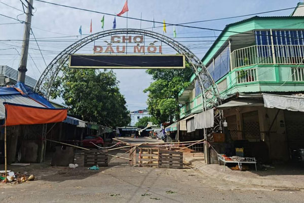 Bệnh nhân 17951 và chồng khai báo quanh co, không chịu hợp tác, gây khó khăn cho công tác truy vết-3