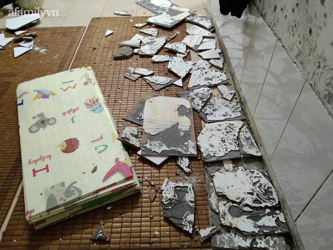 Hà Nội: Mảng tường nhà bất ngờ rơi xuống khiến cháu bé 1 tuổi nhập viện-2