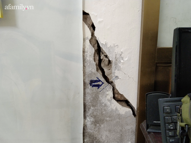 Hà Nội: Mảng tường nhà bất ngờ rơi xuống khiến cháu bé 1 tuổi nhập viện-3