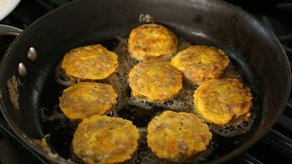 Đậu phụ luộc, rán mãi cũng chán, làm cách này có ngay món chả giòn ngon, đưa cơm-4