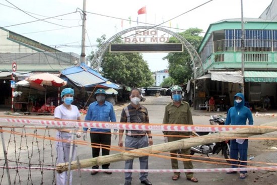 Con gái thường xuyên đi chợ là “ổ dịch” nhưng xét nghiệm âm tính, mẹ lại có kết quả dương tính với SARS-CoV-2