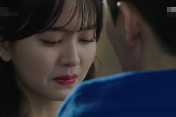 Đột nhiên bác hàng xóm muốn làm giúp việc không lương cho gia đình tôi, kèm theo điều kiện, nghe xong tôi tái mặt-1