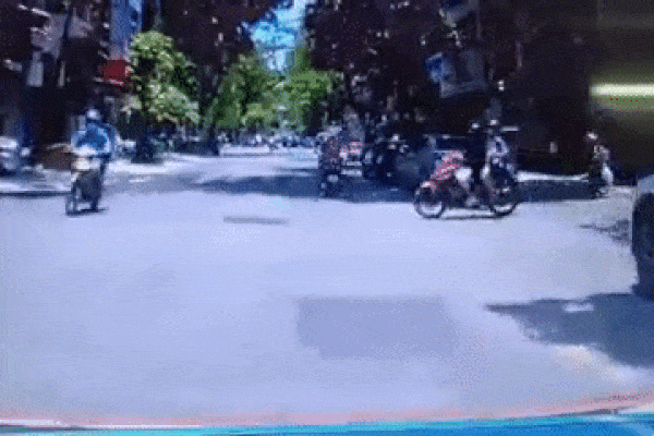 Ba anh em ruột ở Bình Phước bị bồn nước đè thương vong-3