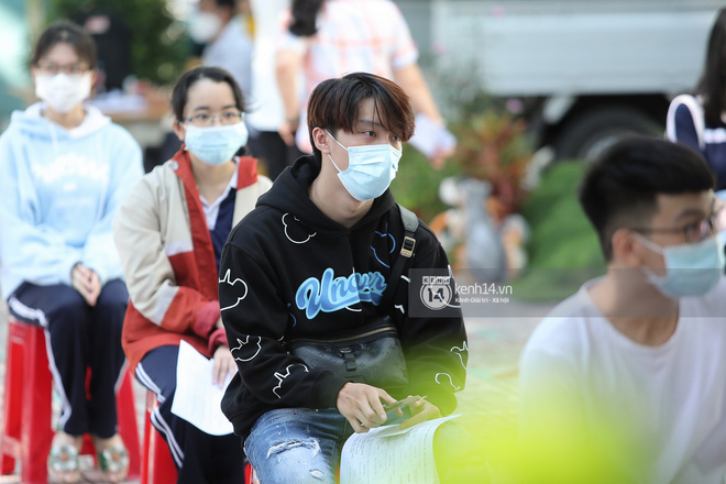Ảnh: Hơn 110.000 sĩ tử và giáo viên TP.HCM đi lấy mẫu xét nghiệm Covid-19 trước kỳ thi tốt nghiệp THPT Quốc gia 2021-7