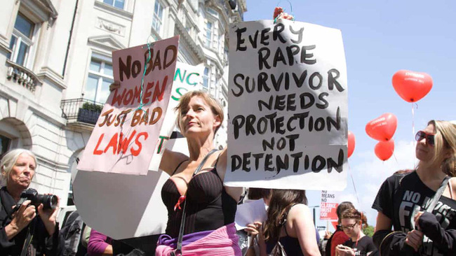 Nói mình bị cưỡng hiếp nhưng không ai tin, cô gái kiện ra tòa cũng bị phũ vì một chi tiết nhỏ, kết cục làm dậy sóng dư luận-2