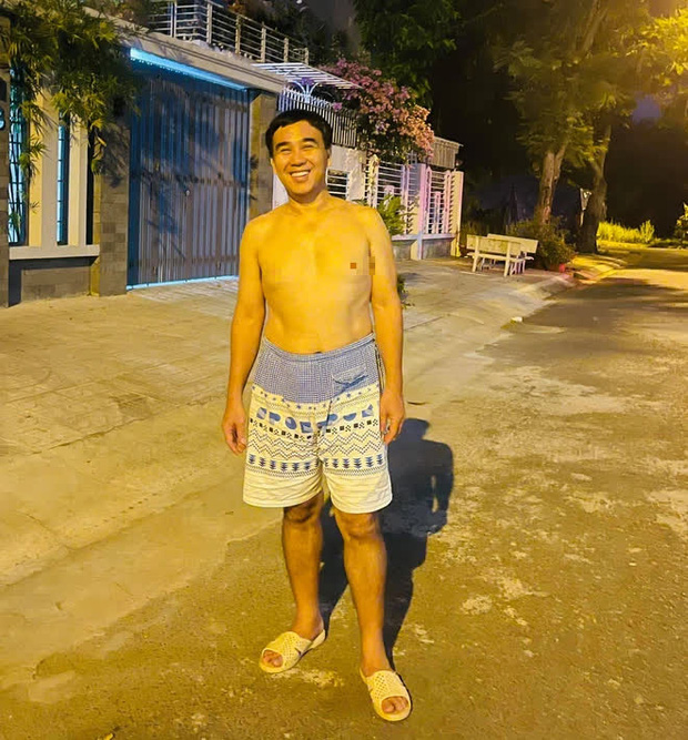 MC Quyền Linh tự tung ảnh dìm hàng chính mình, trái ngược giữa lên sóng và đời thường khiến bà xã Dạ Thảo phản ứng liền-3