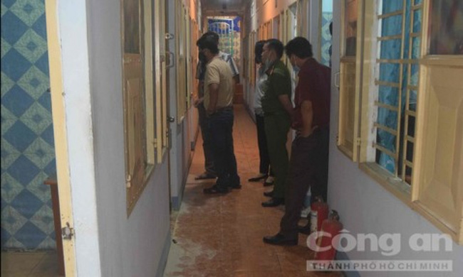 Vợ làm đơn ly hôn, chồng đổ xăng đòi đốt 2 con nhỏ để cùng tự tử: Không sống được cùng nhau thì sẽ chết cùng nhau-1