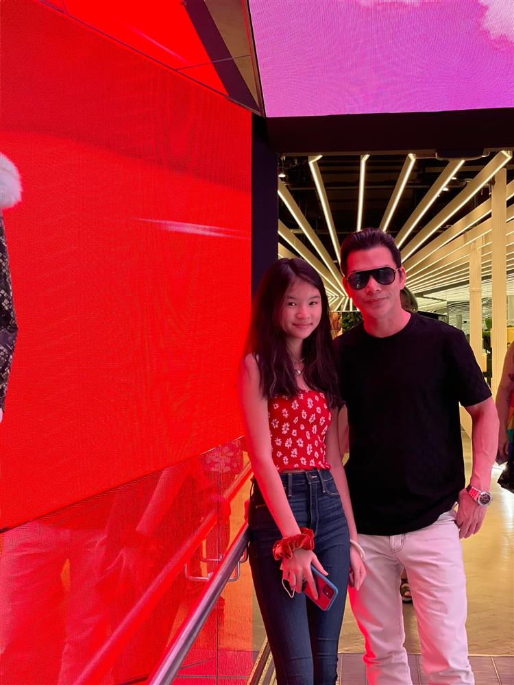 Trần Bảo Sơn tung loạt ảnh bên Bảo Tiên khiến dân tình xuýt xoa: Bố điển trai phong độ, con gái xinh đẹp phổng phao thế này-1