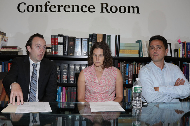 Bố mẹ để con nhỏ nghịch máy chạy bộ khiến đứa trẻ bị nuốt vào gầm gây ra cảnh tượng ám ảnh-3